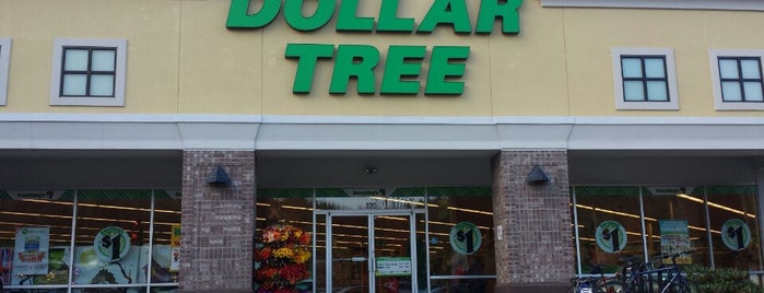 Dollar Tree is one of สถานที่ที่ BRiTTaNY 👻 ถูกใจ.