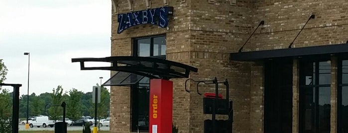 Zaxby's Chicken Fingers & Buffalo Wings is one of Lieux qui ont plu à Christopher.