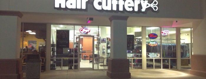 Hair Cuttery is one of Orte, die Mujdat gefallen.