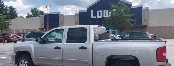 Lowe's is one of Lieux qui ont plu à Wade.