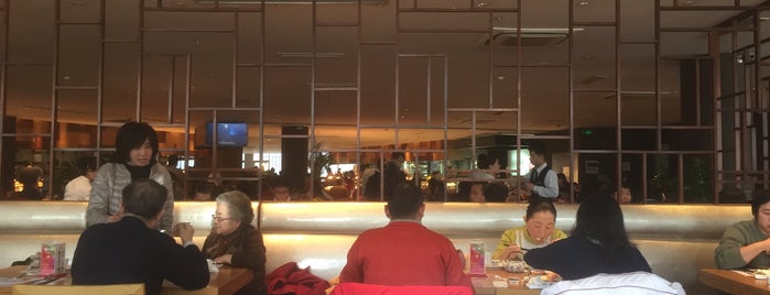 百合福 Buffet Restaurant is one of Lugares favoritos de Chris.