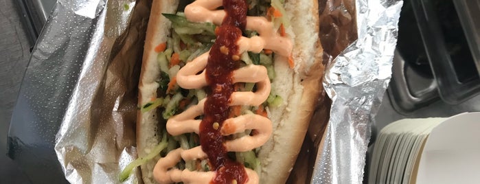 Mission Dogs - Bacon Wrapped Hot Dogs is one of Joshua 님이 좋아한 장소.