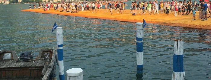 The Floating Piers - Peschiera M. is one of Valeriaさんの保存済みスポット.