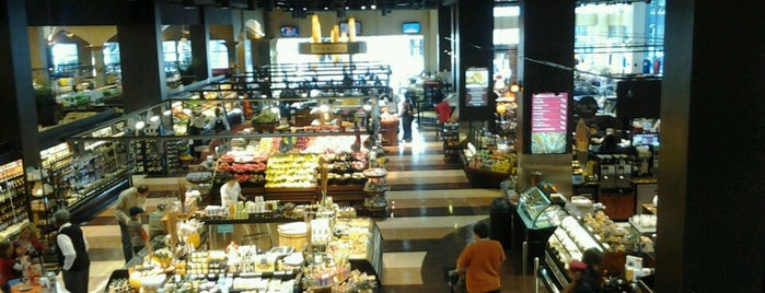 Cosentino's Market Downtown is one of Lieux sauvegardés par Local Ruckus.