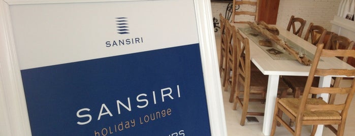 Sansiri Holiday Lounge is one of สถานที่ที่ Dhanis ถูกใจ.