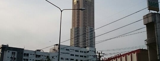 The Hair Corner (At Siripinyo Building) is one of Tempat yang Disukai Dhanis.