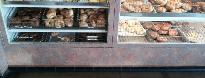 The Bagel Bakery is one of Locais curtidos por Dianna.