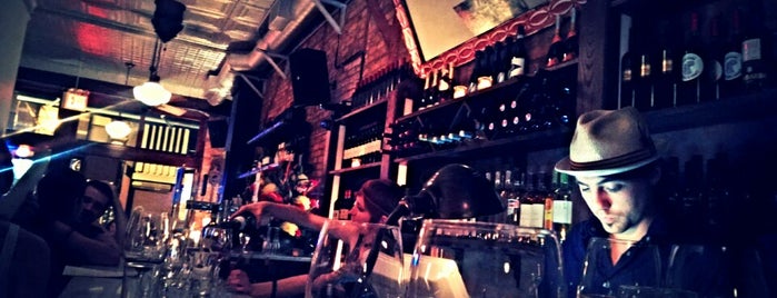 Amuse Wine Bar is one of Lugares favoritos de Hunter.
