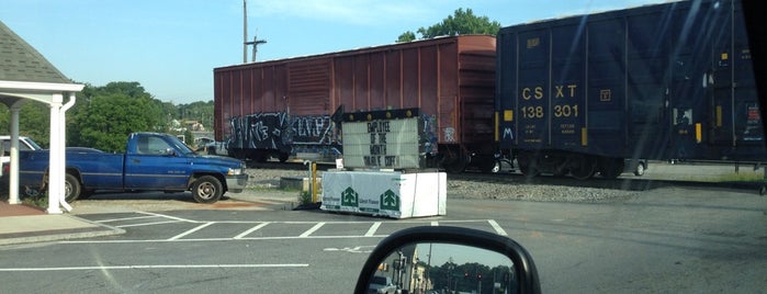 Fellowship Rd RR Crossing is one of Lugares favoritos de Chester.