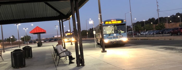 Hercules Transit Center is one of Locais curtidos por G.D..