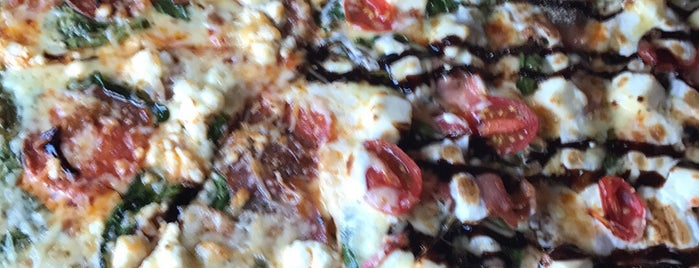 Capricciosas Pizza Gourmet is one of Posti che sono piaciuti a Rosie.