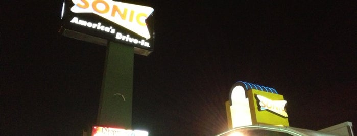 Sonic Drive-In is one of Late Night Foody Call.