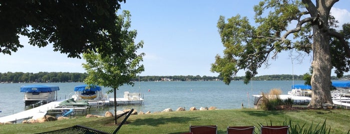 Lake Maxinkuckee is one of สถานที่ที่ Rick ถูกใจ.