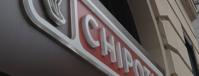 Chipotle Mexican Grill is one of Tempat yang Disukai Hirohiro.