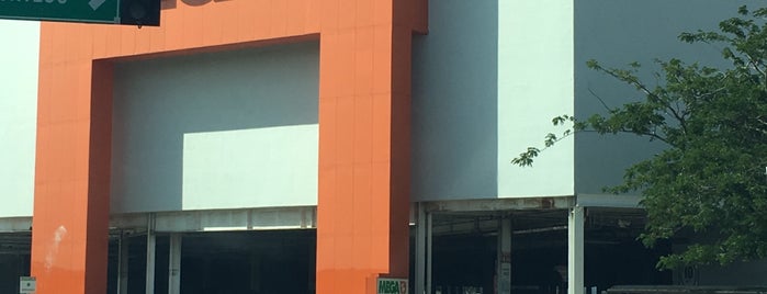 MEGA Soriana is one of Supermercados.