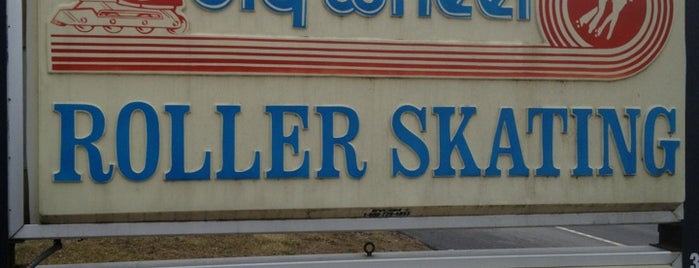 Big Wheel Roller Skating Center is one of Lugares favoritos de Erik.