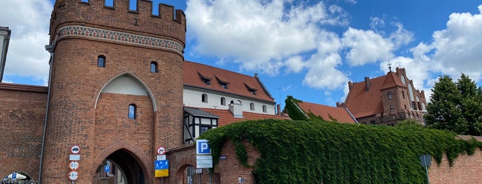 Brama Mostowa is one of Toruń's sights.
