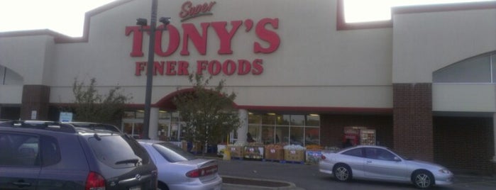 Super Tony's Finer Foods is one of Lieux qui ont plu à Phoenix.