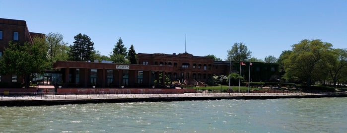 Canadian Club. Hiram Walker is one of Doug : понравившиеся места.