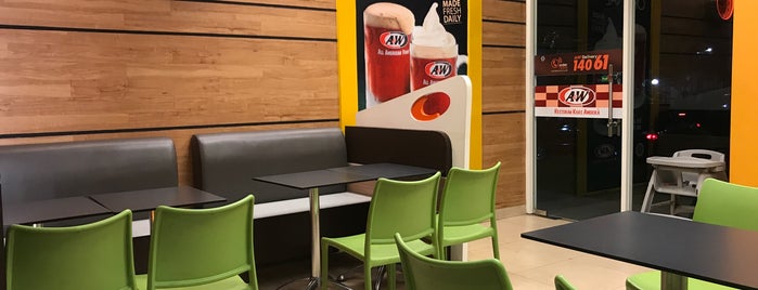 A&W Plaza kedoya is one of Hendraさんのお気に入りスポット.