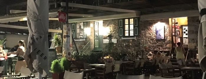 Αιγαίον Cafe is one of Ipek'in Kaydettiği Mekanlar.