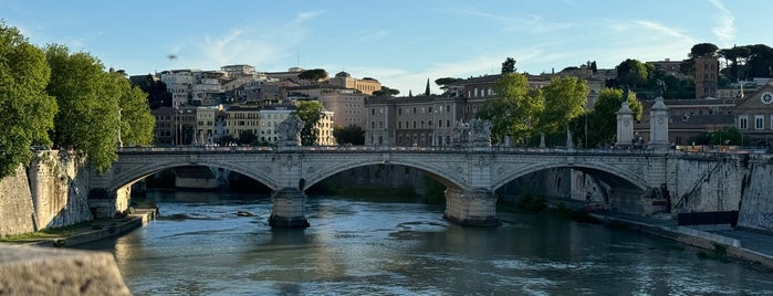 Sant'Angelo Bridge is one of Rome.