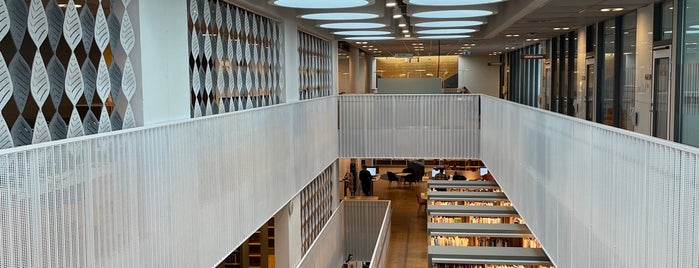 Linnéuniversitetet biblioteket is one of Vaxjo.