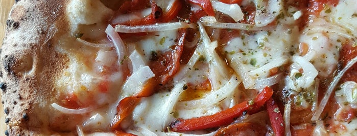 Punch Neapolitan Pizza is one of Lieux qui ont plu à Kristen.