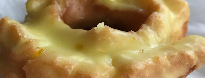 Top Pot Doughnuts is one of Locais curtidos por Kristen.