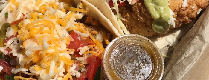 Torchy's Tacos is one of Lugares favoritos de Kristen.