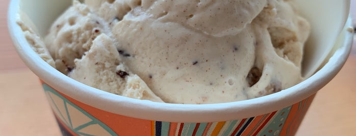 Molly Moon's Homemade Ice Cream is one of Tempat yang Disukai Kristen.