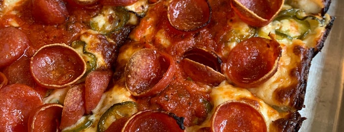 Wrecktangle Pizza is one of Tempat yang Disukai Kristen.