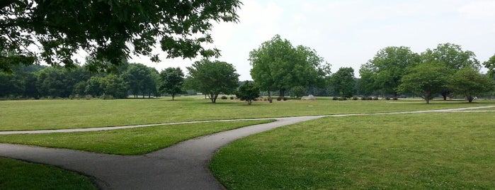 Lake Benson Park is one of Orte, die Lauren gefallen.