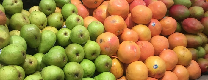 Fresh Thyme Farmers Market is one of Takuji'nin Beğendiği Mekanlar.