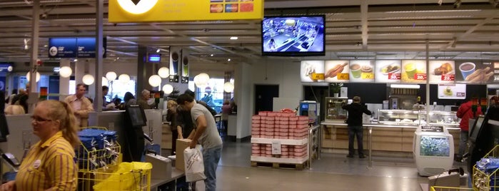 IKEA is one of สถานที่ที่ Luis ถูกใจ.