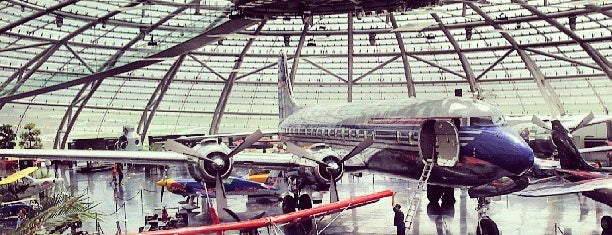Hangar-7 is one of Locais curtidos por Franziska.