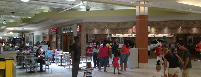 Auburn Mall is one of David'in Beğendiği Mekanlar.