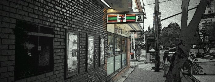 7- Eleven is one of Tempat yang Disukai Luis Arturo.