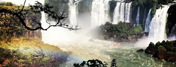 Cataratas del Iguazú is one of Travel Faves.