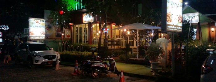 ร้าน พัชธณา Pattana Resturant is one of Jeffrey'in Beğendiği Mekanlar.