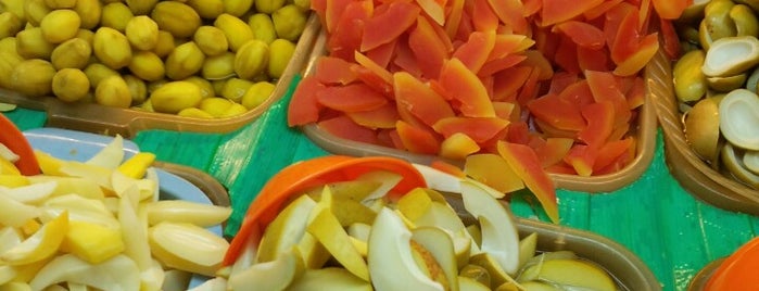 Chowrasta Market is one of Best Food Corner (1) ;).