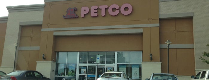 Petco is one of Orte, die Brandon gefallen.