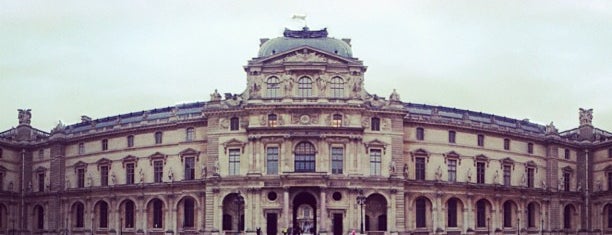 Museo del Louvre is one of Institutions / Libraries.