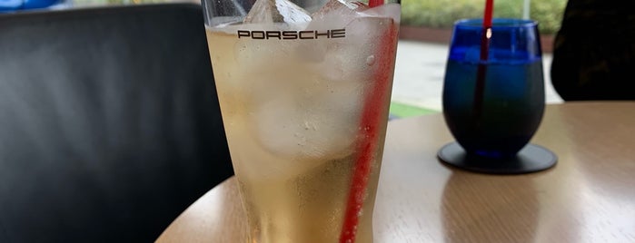 Porsche Center is one of Posti che sono piaciuti a ぎゅ↪︎ん 🐾🦁.