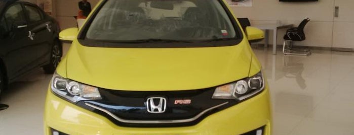 Honda Auto Serang is one of Tempat yang Disukai Hendra.