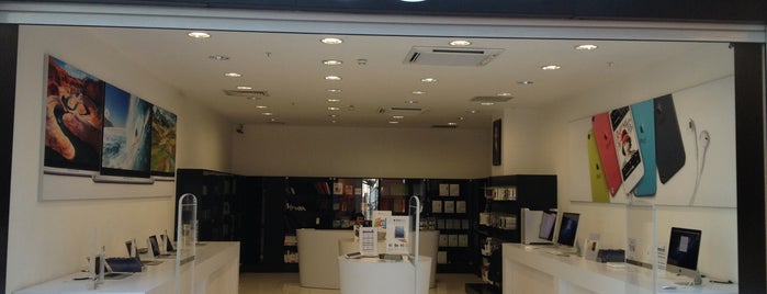 Loom Apple Store is one of İzmir'deki teknoloji mağazaları.