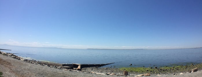 Crescent Beach is one of White Rock.