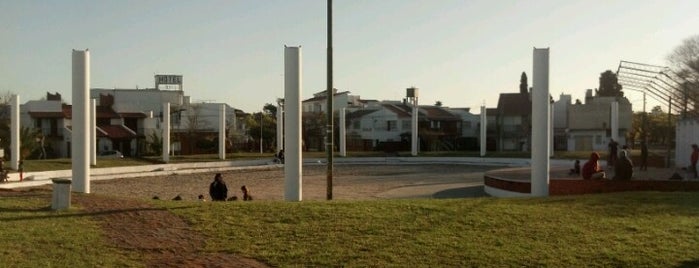 Plaza Pereira is one of Lieux qui ont plu à Ro.