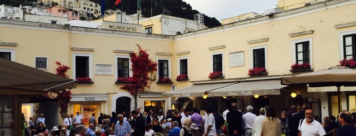 Piazza Umberto I is one of Luigi'nin Beğendiği Mekanlar.