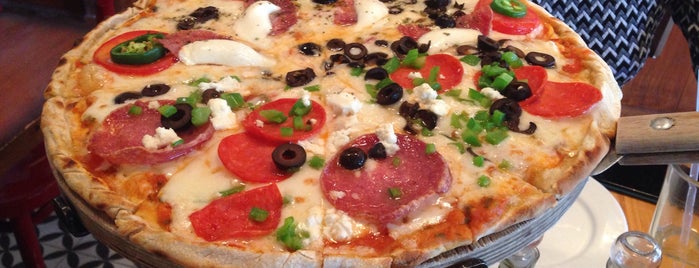 Rocco & Simona Pizza al Forno is one of comida.